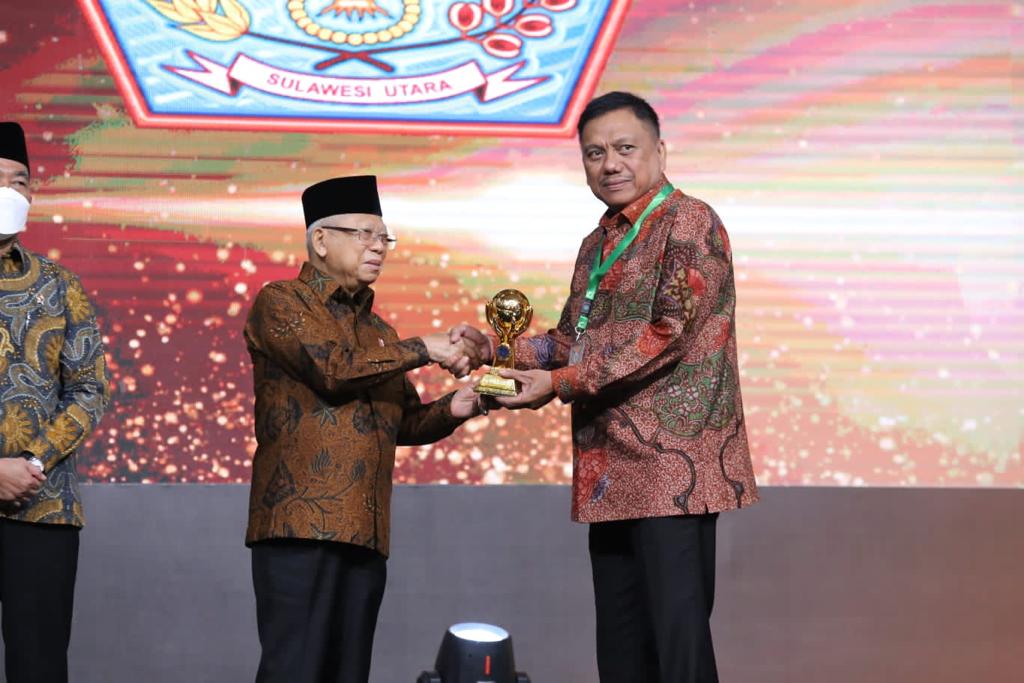 Gubernur Olly Terima Penghargaan Uhc Dari Wapres Kepesertaan Jkn Capai