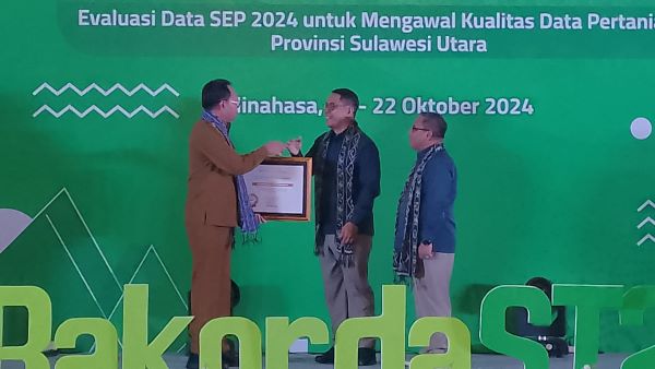 Pj Bupati Minahasa Terima Penghargaan IPS Kategori Baik dari BPS Sulut