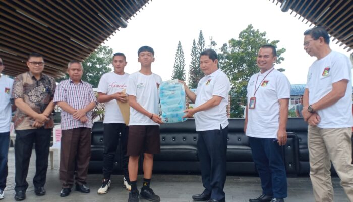 Bupati Kumendong Buka Kegiatan World Clean Up Day di Taman God bless Minahasa