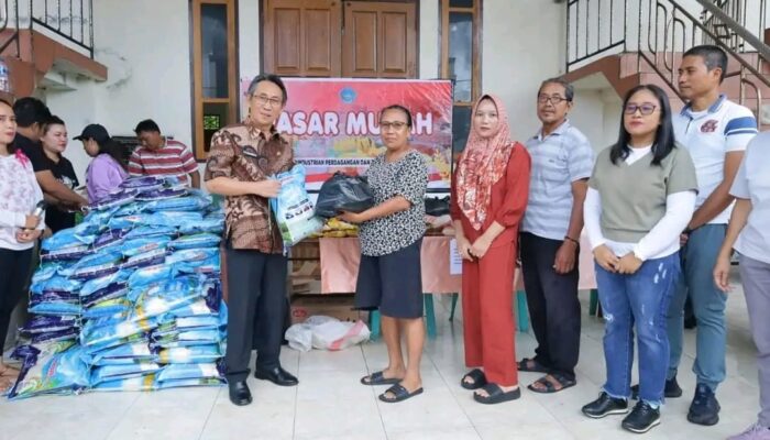 Pj Bupati Sitaro Pantau Pasar Murah di Pasar Ondong